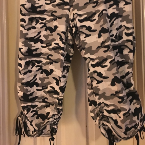 Capris - Picture 2 of 3